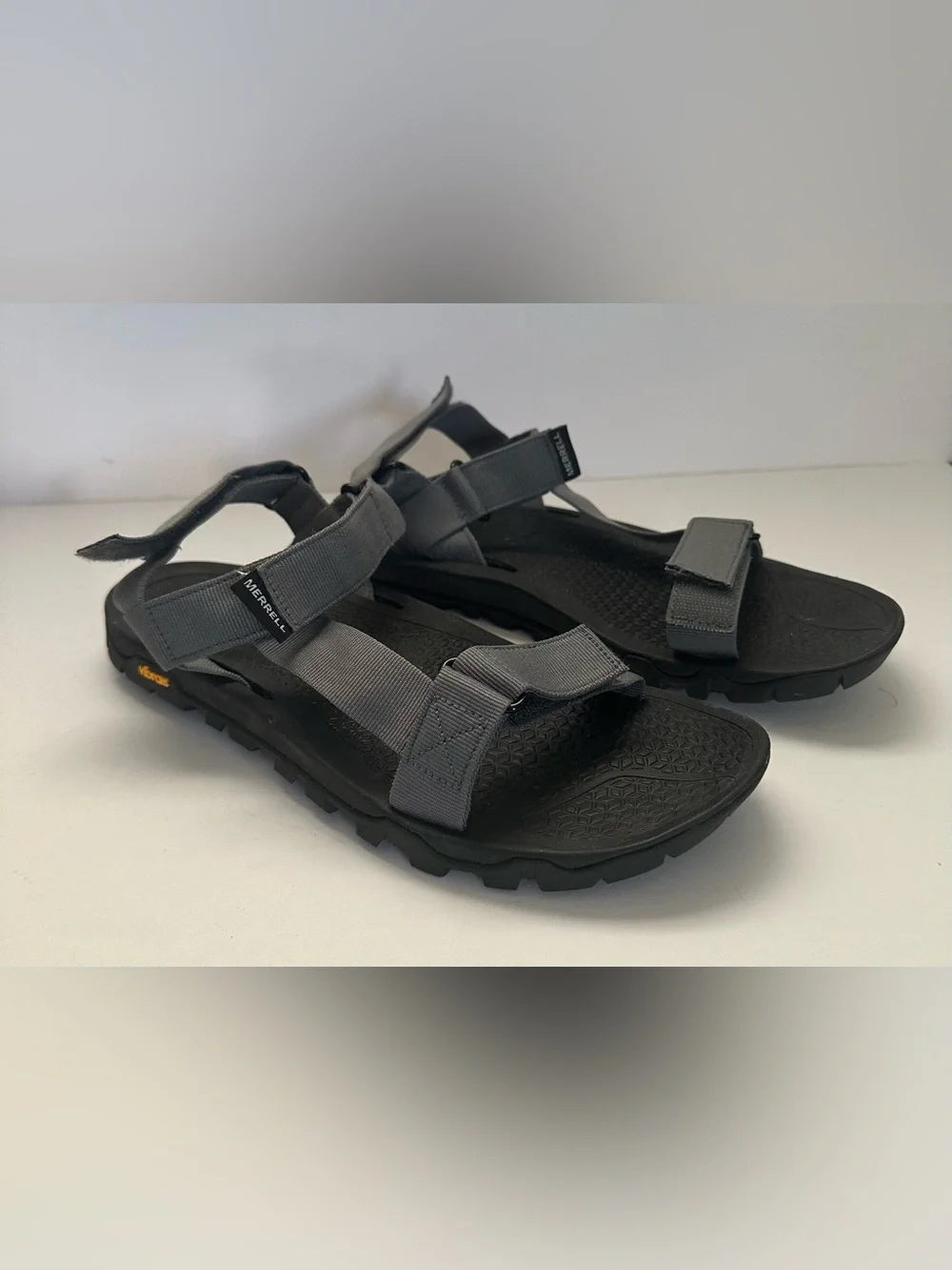 Merrell Sandals Mens SZ 9 Charcoal Breakwater Strap Hiking Vibram Outdoor Shoes